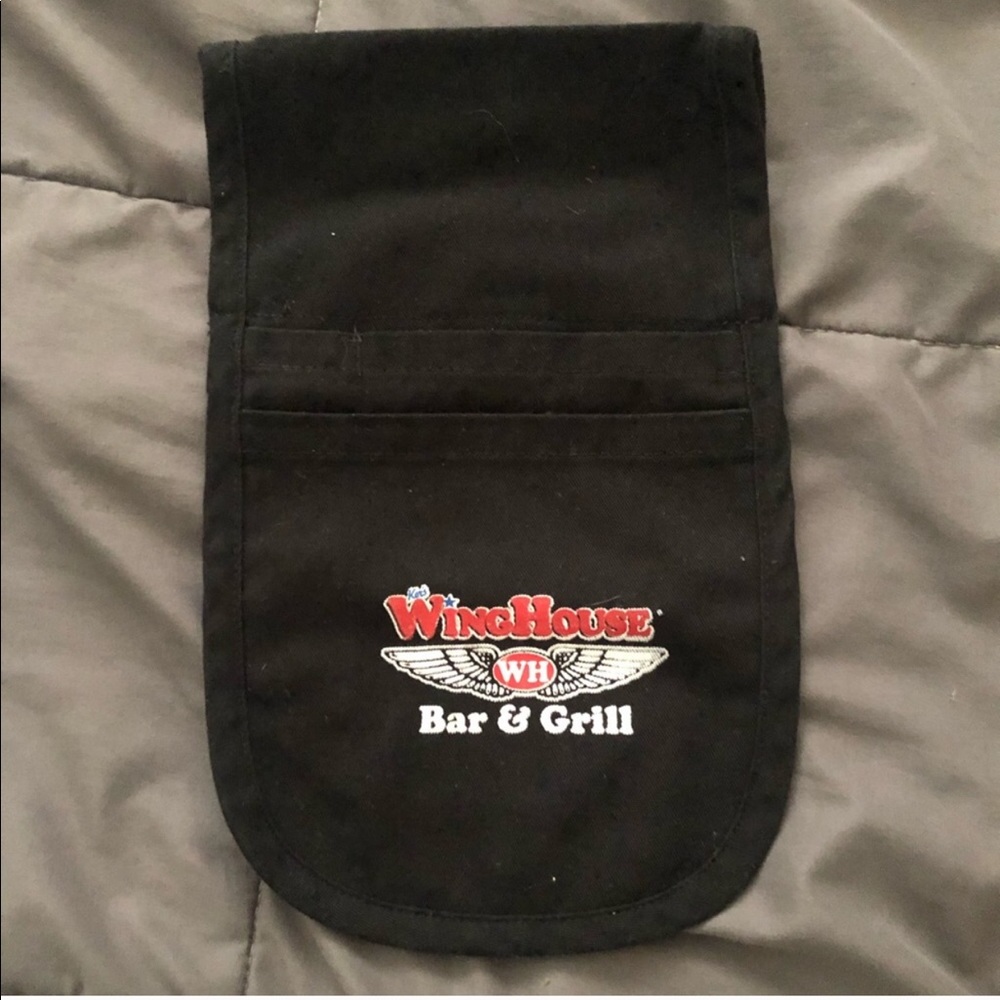 Ker’s Winghouse server pouch